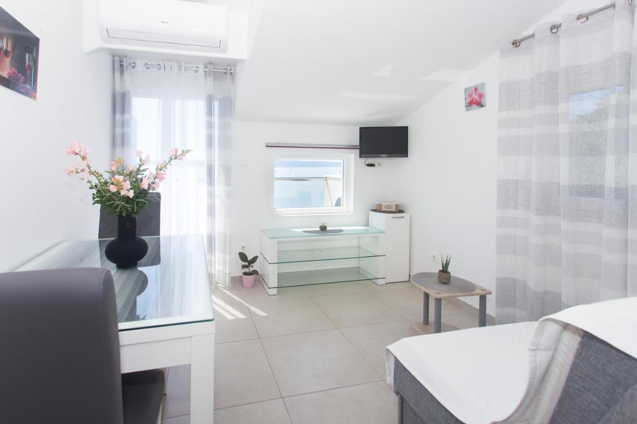 Apartments Bandic - 30 Meters To The Beach Traù Esterno foto