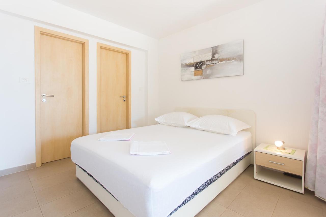 Apartments Bandic - 30 Meters To The Beach Traù Esterno foto