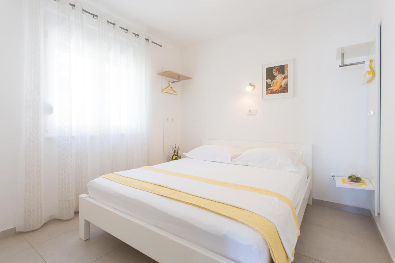 Apartments Bandic - 30 Meters To The Beach Traù Esterno foto